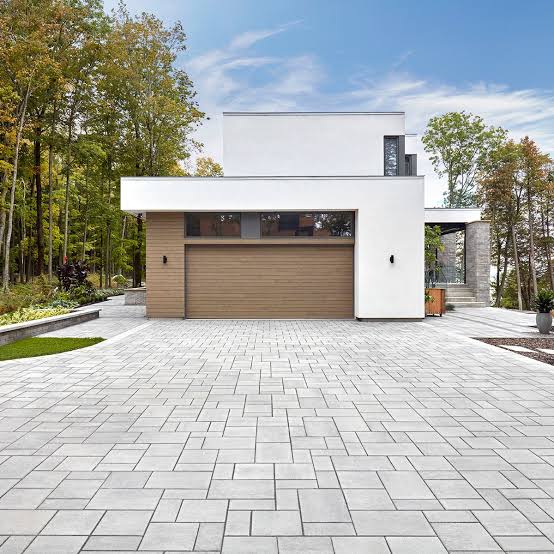 We quote paving per m² price labour for every job. Our team helps you calculate with our pavers calculator.